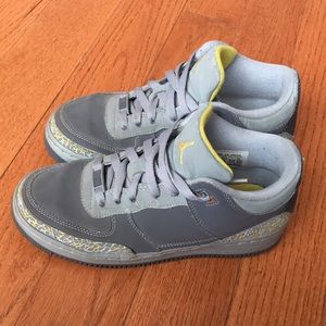 Jordan Airforce, Gray/Yellow (kids size 5Y)